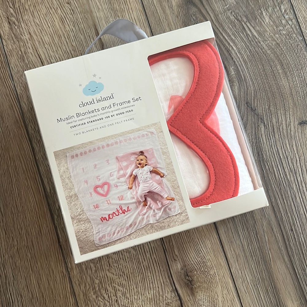 Cloud Island Muslin Blanket and Frame Set - Milestone Photos